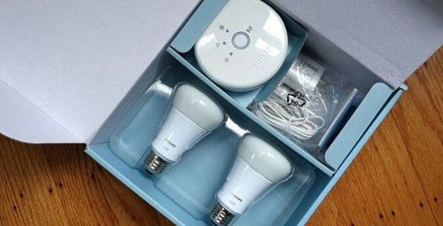 Hue LuxڰװƣŽͥУ֮󽫵ͨ磬ֻͨiPadеӦóʾаװȽHueɫܵ˵Luxܵṩ˸ԭ600750ȣ൱һֻ60wİ׳ȡ